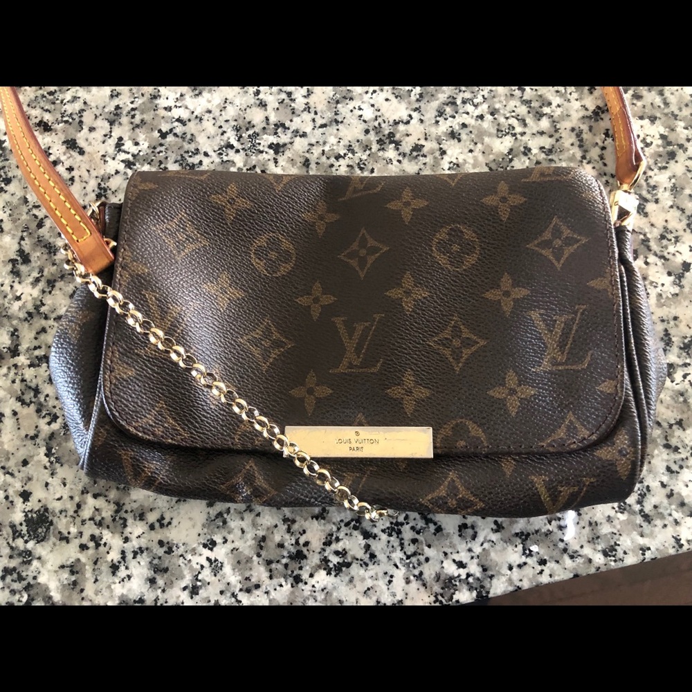 Louis Vuitton -Favorite PM. Cross body bag.